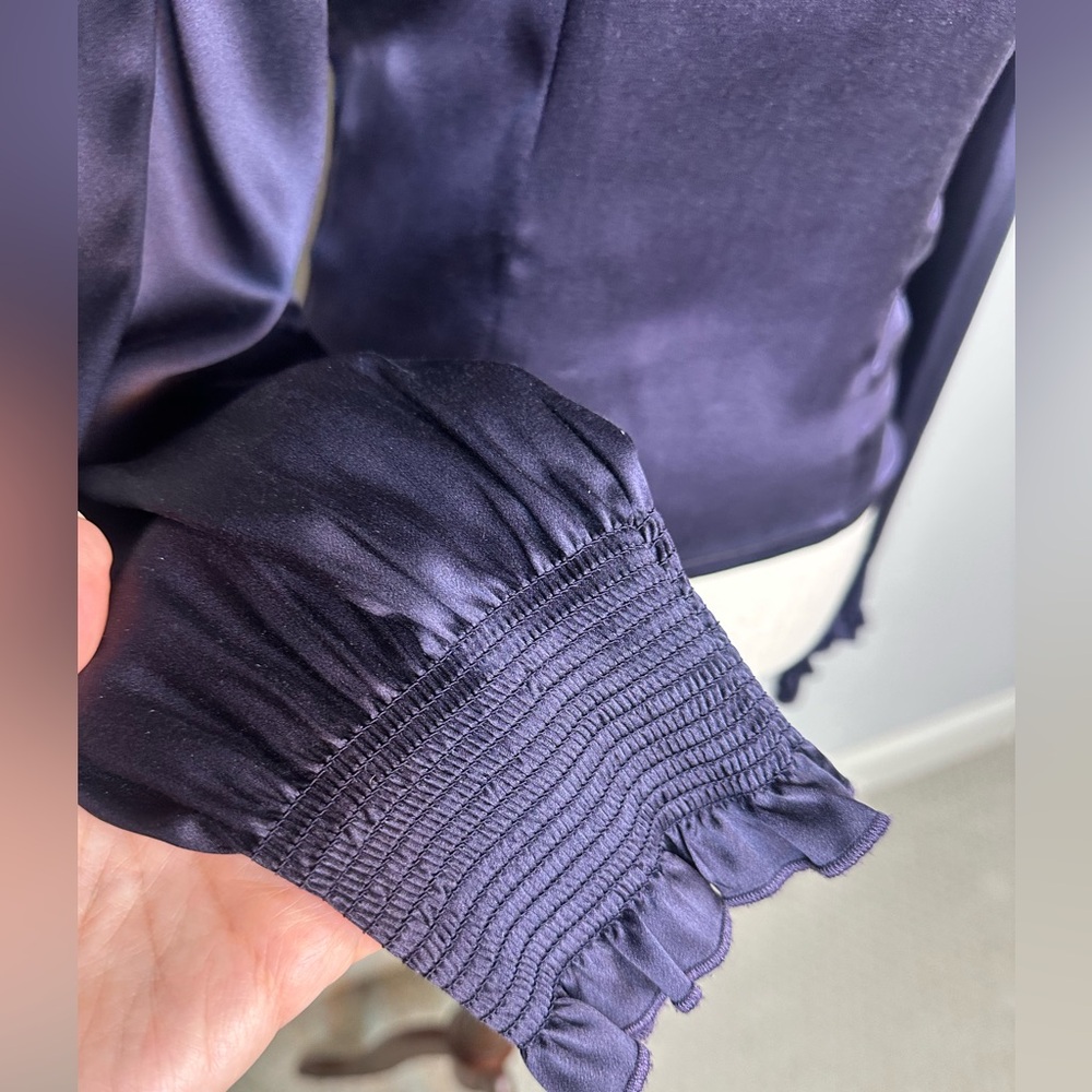 Sz 4 Worth navy blue long sleeve silk blouse high neck ruched wrists - Picture 2 of 7